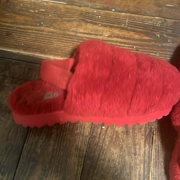 UGG Slippers - Picture 2 of 5